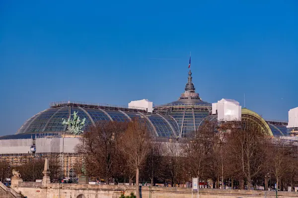 フランス 2022年1月24日 グランドパレデシャンゼリゼ グレートパレスは パリの8区に位置する歴史的な場所 展示ホール 博物館の複合施設です — ストック写真