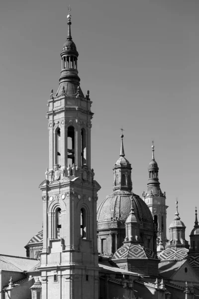 마리아 Cathedral Basilica Our Lady Pillar 스페인 사라고사에 에브로 Ebro — 스톡 사진