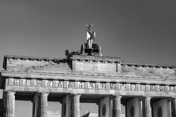 Brandenburgin Portin Tai Brandenburger Torin Kuuluisa Maamerkki Berliinissä Saksan Pääkaupungissa — kuvapankkivalokuva