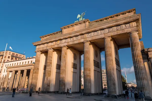 2021年12月16日 德国柏林勃兰登堡门 Brandenburg Gate 或勃兰登堡托尔 Brandenburger Tor 的著名地标 — 图库照片