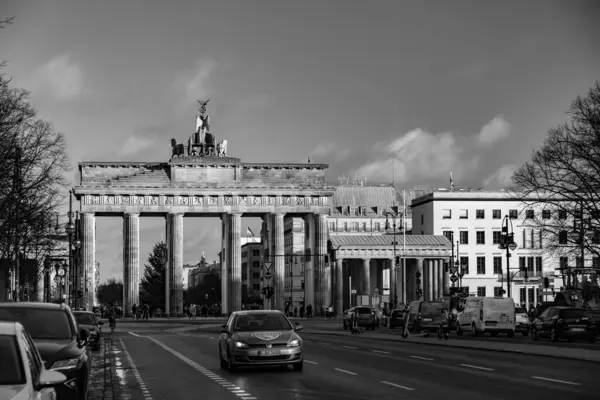 2021年12月16日 德国柏林勃兰登堡门 Brandenburg Gate 或勃兰登堡托尔 Brandenburger Tor 的著名地标 — 图库照片