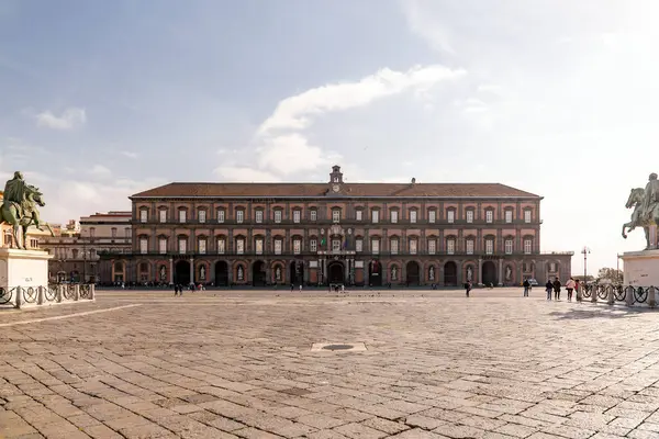 Nápoles Itália Abril 2022 Vista Exterior Palazzi Reale Napoli Palácio Imagens De Bancos De Imagens