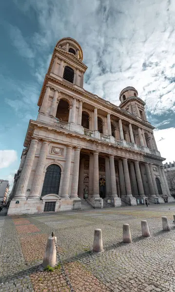 2022年1月20日 法国巴黎 圣苏尔皮斯教堂 Church Saint Sulpice 是位于圣苏尔皮斯广场东侧的一座罗马天主教教堂 位于第6区拉丁区 图库图片