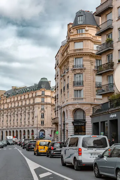 法国巴黎 2022年1月20日 法国首都巴黎的一般街景 典型的法国建筑和城市景观 图库图片