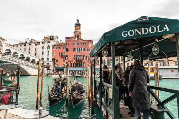 Venesia Italia April 2022 Gondolas Kanal Kanal Kuno Venesia Veneto Stok Gambar