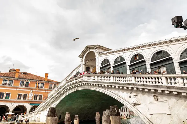Venecia Italia Abril 2022 Famoso Puente Rialto Sobre Gran Canal Imagen De Stock