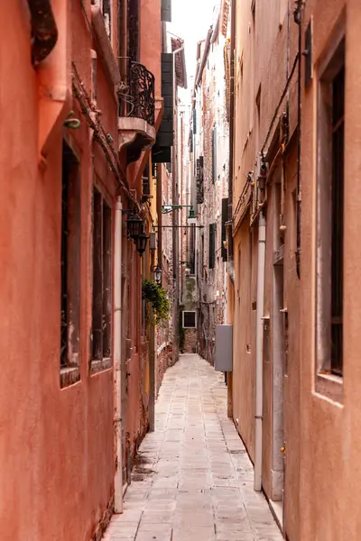 Tipikal Arsitektur Venesia Dan Pemandangan Jalan Dari Venesia Italia Stok Gambar Bebas Royalti