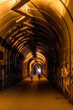 Erivan, Ermenistan - 29 Haziran 2024: Erivan Bulvarı 'ndaki Kond yaya geçidine bakınız.