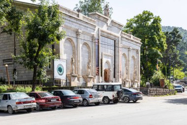 Dilijan, Ermenistan - 5 Temmuz 2024: Yaz günü Dilijan kentinin Bölge Müzesi ve Sanat Galerisi