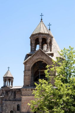 Etchmiadzin Katedrali 'nin çan kulesi Etchmiadzin, Vagharshapat şehri, Ermenistan güneşli yaz gününde. Katedral UNESCO tarafından Dünya Mirası Listesi olarak listelendi