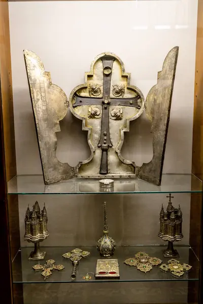 stock image Etchmiadzin, Armenia - June 23, 2024: cross of King Ashot Yerkat with relic of Jesus Christ's wooden cross in Treasury Museum of Mother See of Holy Etchmiadzin