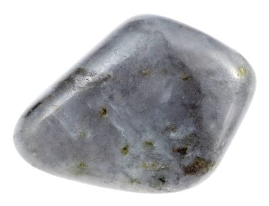 Beyaz arkaplanda Kovdor, Kola Yarımadası 'ndan izole edilmiş doğal taş örnekleri - devrilmiş melilit (melilite-monticellite metasomatite) minerali