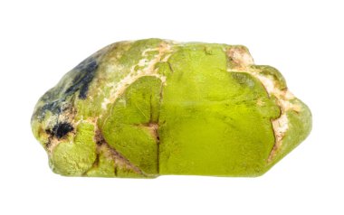 Jeolojik koleksiyondaki doğal taş örneğini kapat. Pakistan 'dan beyaz arka planda izole edilmiş ham peridot kristali.