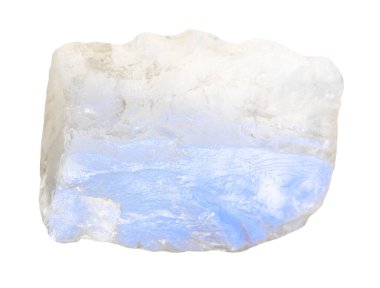 Jeolojik koleksiyondaki doğal taş örneğini kapat. Tanzanya 'dan beyaz arka planda izole edilmiş cilalanmamış dalkavukluk minerali.