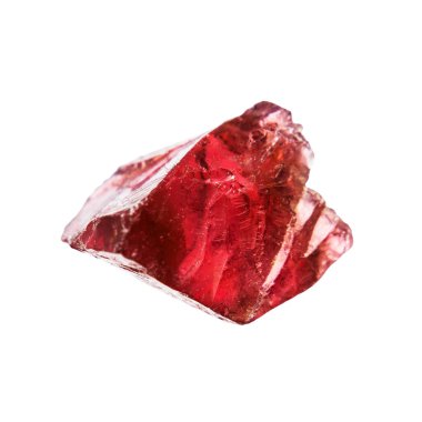 Jeolojik koleksiyondaki doğal taş örneğini kapat - ham pirop kristali Tanzanya 'dan beyaz arka planda izole edildi