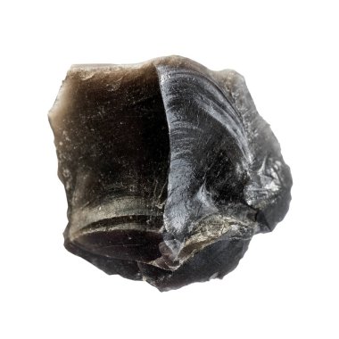 Beyaz arka planda izole edilmiş obsidyen volkanik camdan doğal Ermeni çipi.