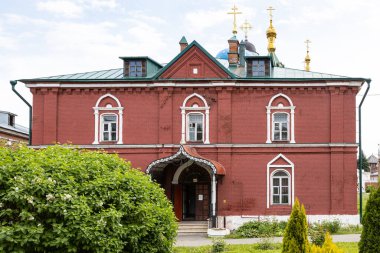 Kolomna Kremlin, Uspensky 'deki Uspensky Manastırı' ndaki manastır binası güneşli yaz gününde