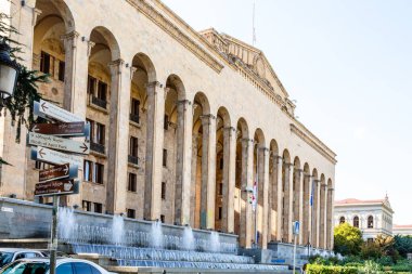 Tiflis, Gürcistan - 27 Eylül 2023: Tiflis 'te Shota Rustaveli Caddesi' nde Gürcistan Parlamentosu