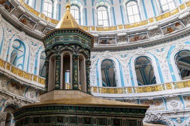 Istra, Rusya - 7 Mayıs 2023: Katholikon Kubbesi, Rusya 'nın Moskova bölgesindeki Yeni Kudüs Manastırı' nın Diriliş Katedrali içindeki Kudüs 'teki Kutsal Mezar Kilisesi' nden sonra modellenmiştir.