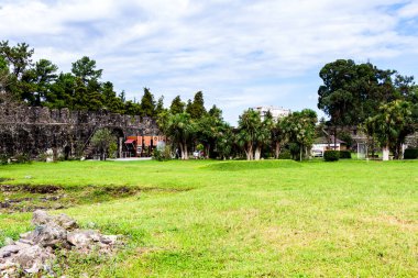 Gonio, Gürcistan - 18 Eylül 2013: Gürcistan 'ın başkenti Adjara' daki Gonio Kalesi 'nin eski Roma tahkimatı. Kalenin ilk adı MS 1. yüzyılda Genç Pliny 'e ait.