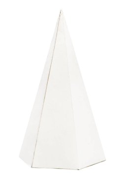 Kağıt altı kenarlı piramidin ön görüntüsü üç boyutlu geometrik şekil beyaz arkaplanda izole edilmiş.