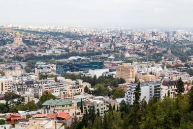 Gürcistan 'a seyahat - sonbahar günü Mtatsminda Pantheon' dan Tiflis şehrinin manzarası