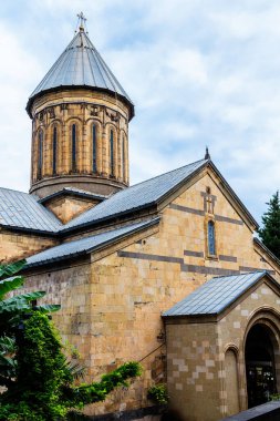 Gürcistan 'a seyahat - Dormition' un Sioni Katedrali, Tiflis 'in Gürcü Ortodoks Katedrali bulutlu bir sonbahar gününde