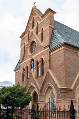 Gürcistan 'a gitmek - sonbahar günü Tiflis şehrinde Bakire' nin Varsayımı Katedrali 'nin (Bakire Meryem' in Yükselişi Katolik Kilisesi) inşası