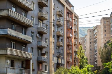 Gürcistan 'a seyahat - Tiflis' in Vera ilçesindeki apartmanlar
