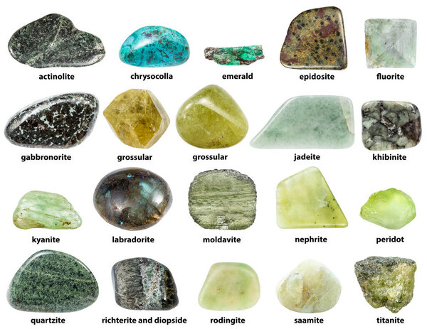 сбор рухнувших зеленых минералов с названиями, выделенными на белом фоне (молдавит, сфина, флюорит, кианит, гросссулярный, изумрудный, перидот, саамит, эпидезит, актинолит, кварцит и др.)