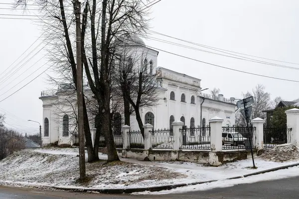 Kostroma, Rusya - 1 Şubat 2025: Kostroma Gökevi (Evangelist Aziz John Kilisesi), Kostroma şehrindeki Gornaya Caddesi üzerinde kış günü