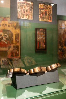 Moskova, Rusya - 13 Mart 2025: Andronikov Manastırı 'ndaki Merkez Andrey Rublev Antik Rus Kültür ve Sanat Müzesi' nde sergi standı