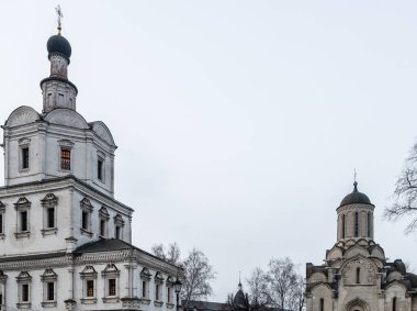 Bahar akşamı Moskova 'daki Andronikov Manastırı' nın Kurtarıcı Kiliseleri