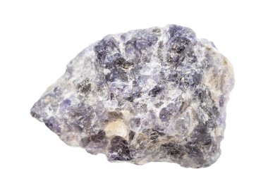 Jeolojik koleksiyondaki doğal taş örneklerini kapatın. Çalışmayan kordierit minerali, beyaz arka planda izole edilmiş.