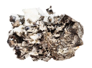 Jeolojik koleksiyondaki doğal taş örneklerini kapatın. Kesilmemiş arsenopyrite minerali, beyaz arka planda izole edilmiş.
