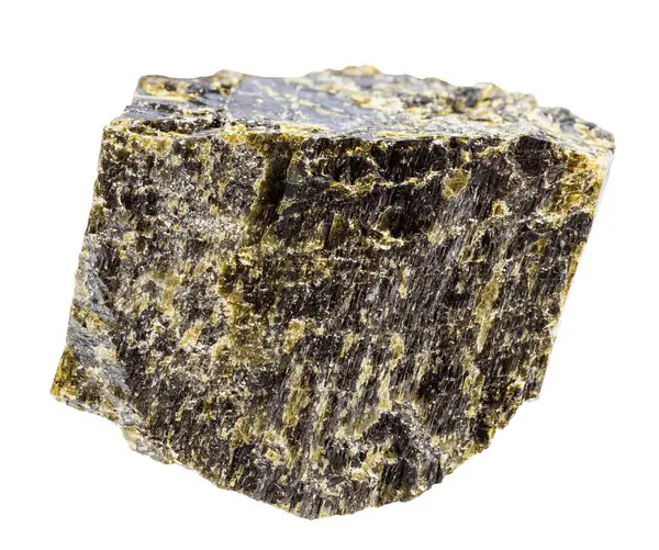 Jeolojik koleksiyondaki doğal taş örneğini kapat - beyaz zemin üzerinde izole edilmiş kaba diopside minerali