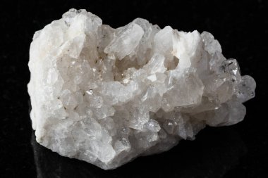 Çin 'den yakın plan üzerinde saf kuvars taşı numunesi.