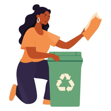 Bir kişi geri dönüşüm çantasını beyazın üstünde tutuyor.