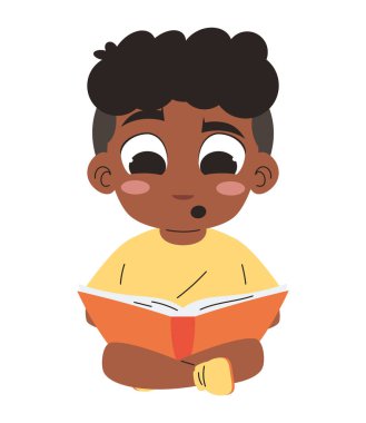 Yalnız başına kitap okuyan sevimli çocuk.