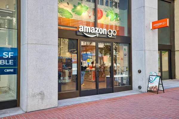 位于加州旧金山的Amazon Go商店的正门入口 图库图片