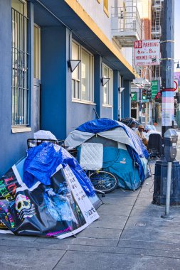 San Francisco, California, ABD 'de kaldırımda evsiz çadırları