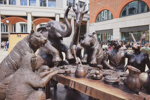 Statue Wild Table Love Gillie Marc Paternoster Square London — Stock Photo, Image