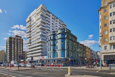 Brighton 'ın kasabada ilginç binaları var. İngiltere. Popüler bir turistik şehirdir..