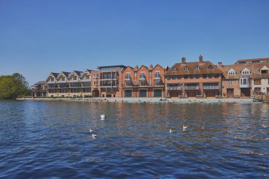 Görünüm için Eton dan Windsor Thames Nehri boyunca.