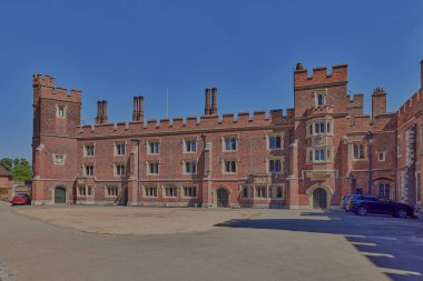 Tarihsel Eton Koleji Dış cephesi, Blue Sky ve Clouds, Berkshire, İngiltere