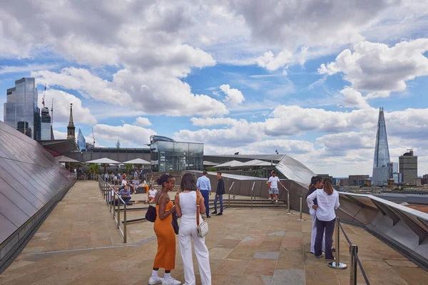 Personer Observationsdäcket One New Change Rooftop London Storbritannien Stockbild