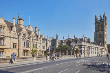 Magdalen Üniversitesi, Oxford Üniversitesi, İngiltere. Ana caddenin manzarası.