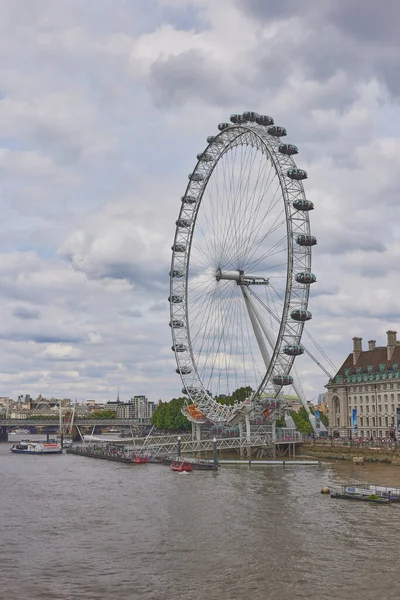 Одна Лондонских Глазных Капсул Туристами Разных Ипостасях — стоковое фото