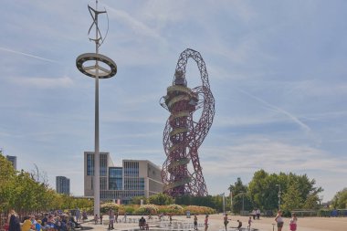 Sanat çalışmaları, Londra 2012 Olimpiyat Oyunları Köyü, İngiltere