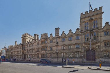 Oxford, İngiltere: High Street 'teki Üniversite Koleji' nin ön cephesi ve ana girişi